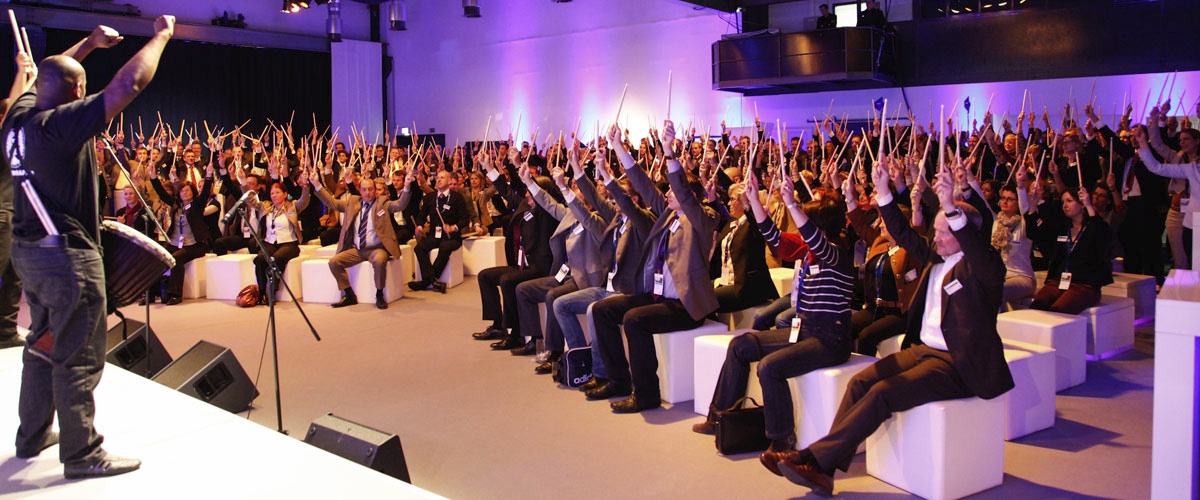 Corporate Entertainment That Energizes Conference Kickoffs & Closings